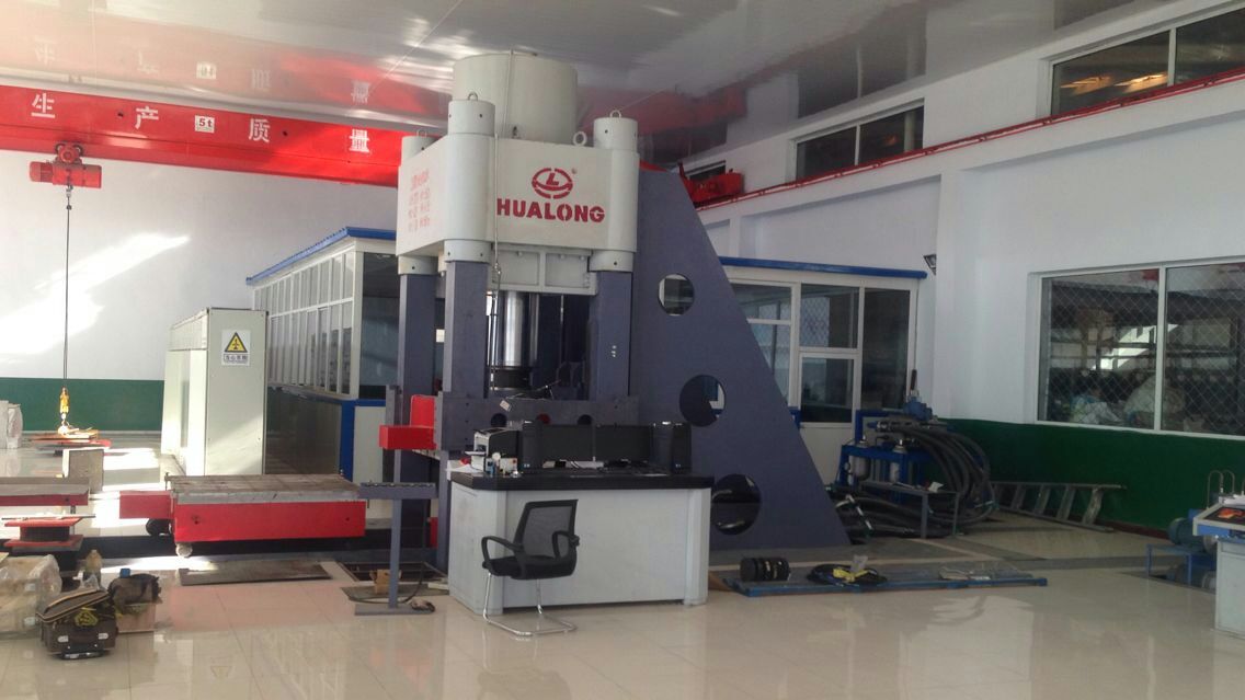 HUALONG 10,000Tons (100,000kN 100MN) Elastomeric Bearing Testing Machine under production