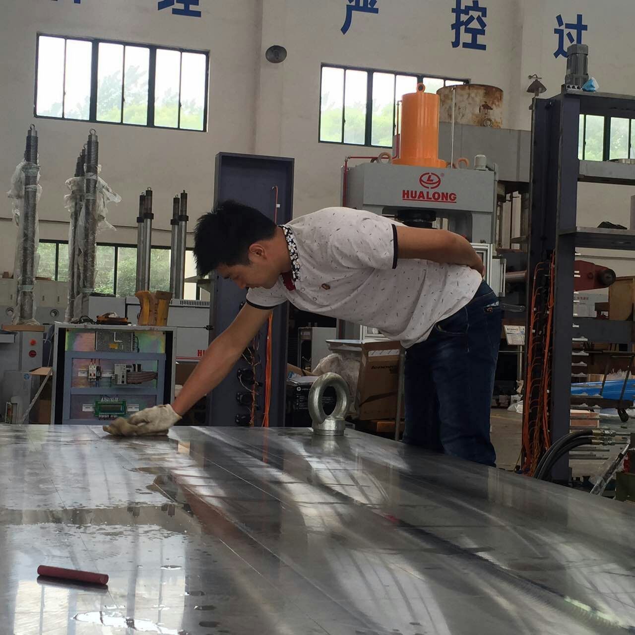 HUALONG 10,000Tons (100,000kN 100MN) Elastomeric Bearing Testing Machine under production