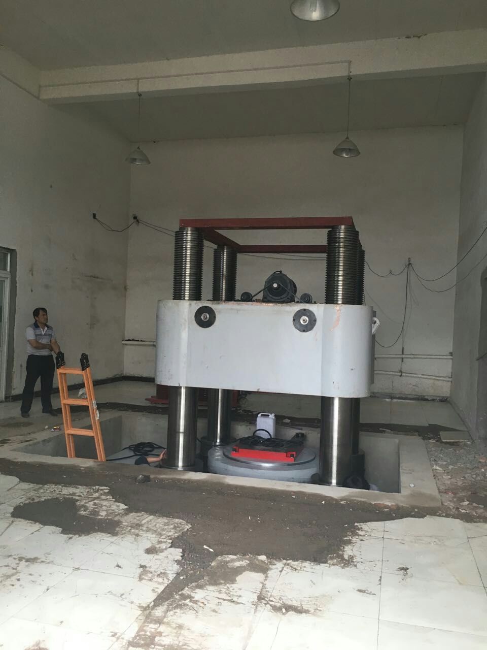 A new YJW Series 3000tons (30000kN,30MN) Elastomeric Bearing Testing Machine Successfully Installed