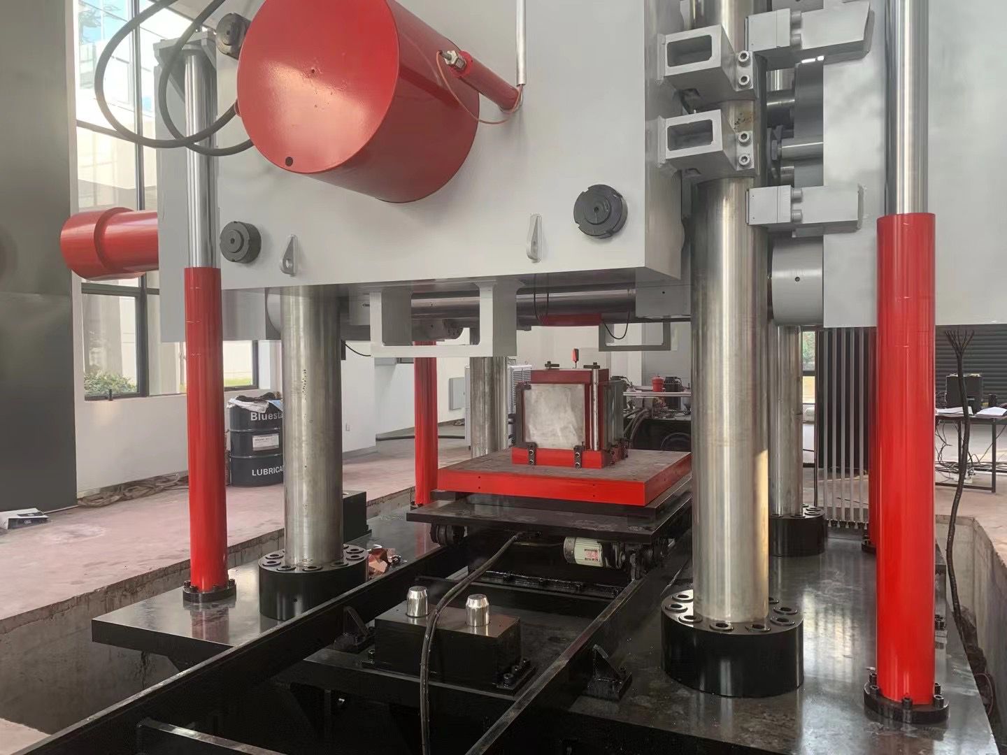 Hualong New 2000 ton Energy-saving Servo Three-Five Dimension Testing System