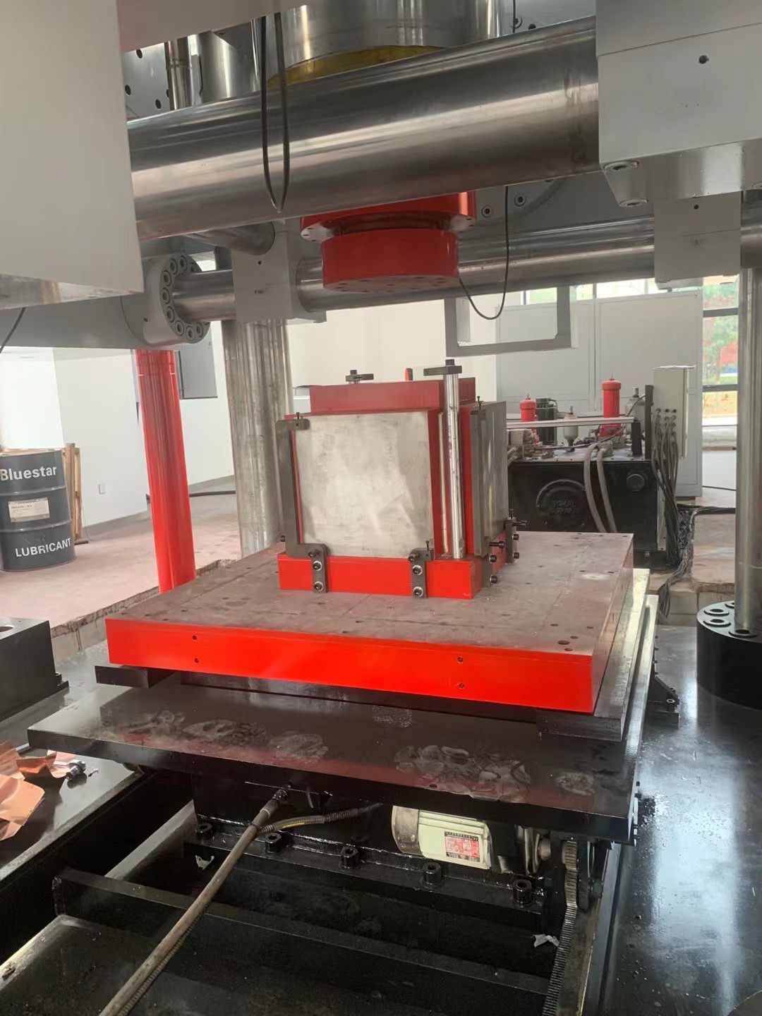 Hualong New 2000 ton Energy-saving Servo Three-Five Dimension Testing System