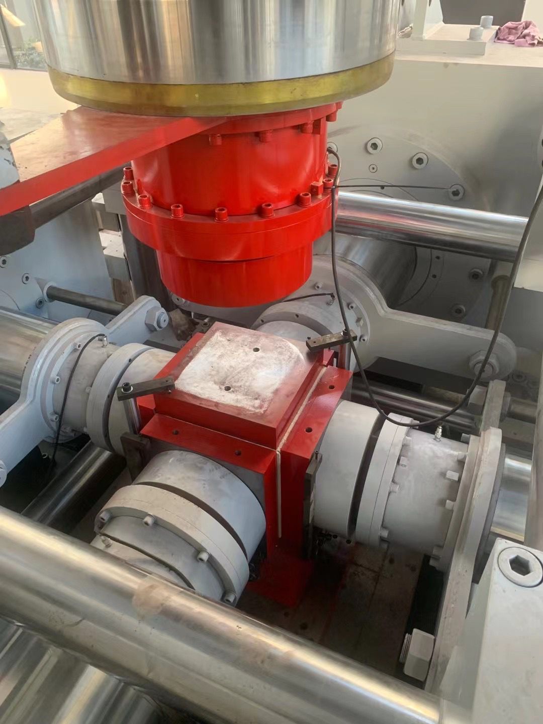 Hualong New 2000 ton Energy-saving Servo Three-Five Dimension Testing System