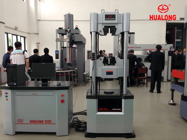 1000KN Servo Hydraulic Universal Testing Machine for Steel Industry ASTM C1609-10