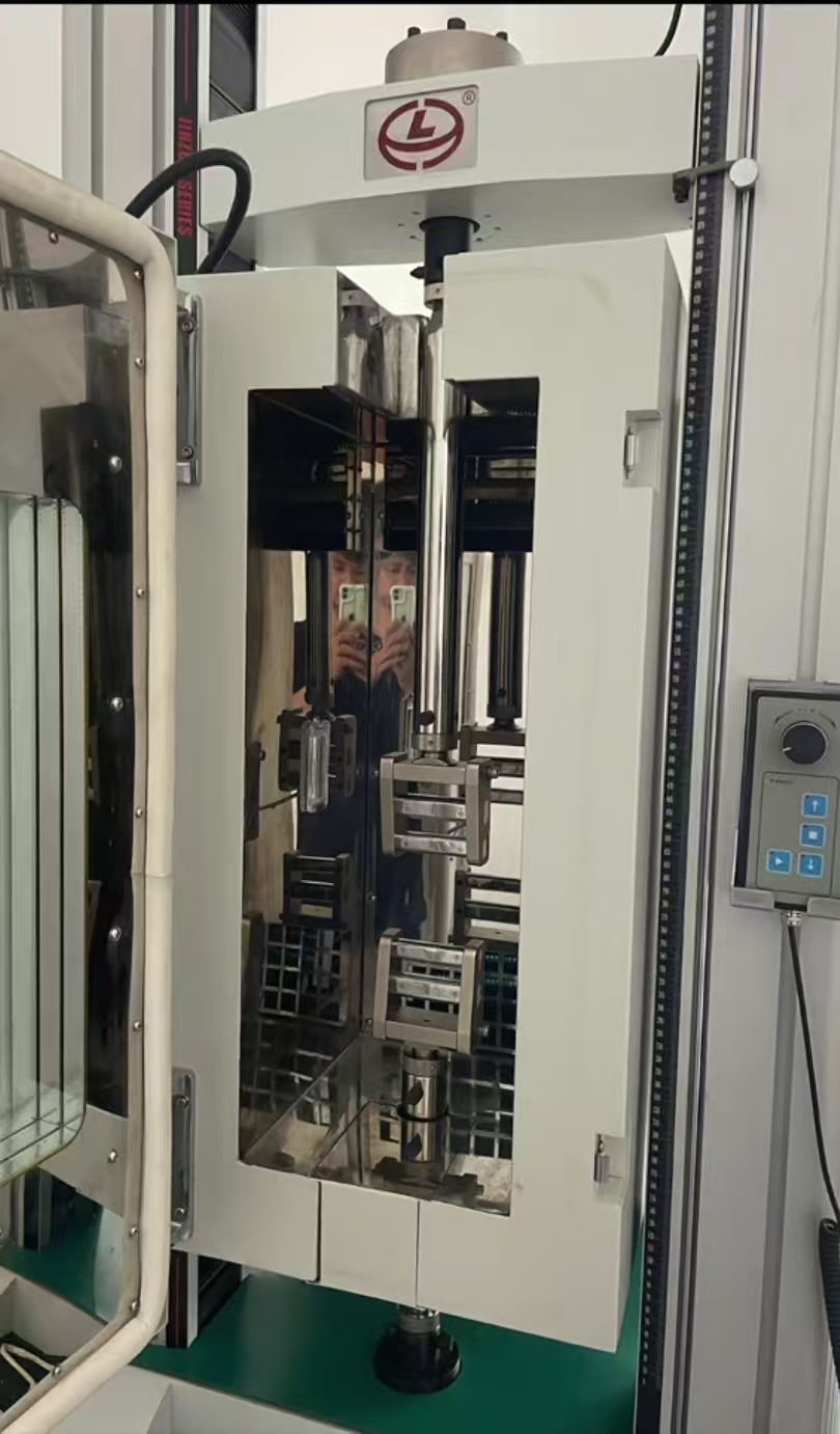 Electromechanical Universal Testing Machines Equiped with High-Low Temperature Chamber