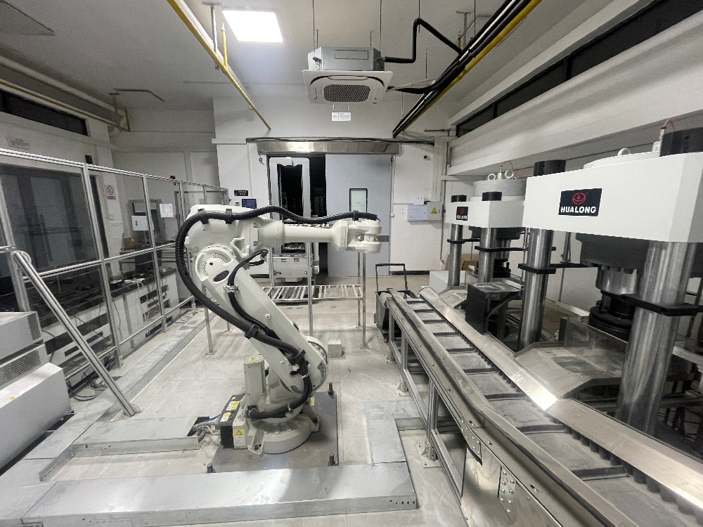 Полностью автоматизированная роботизированная система для испытаний на вулканизацию и прочность на сжатие — серия WHY-G